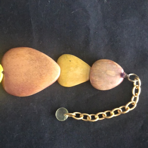 Lightweight smooth wood statement necklace - Picture 6 of 6